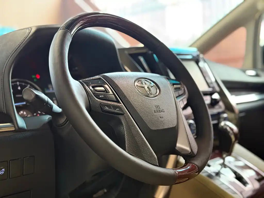 Toyota Alphard 2018 — фото 6