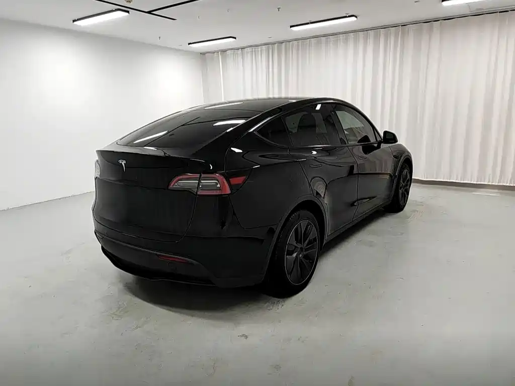 Tesla Model Y 2023 — фото 7