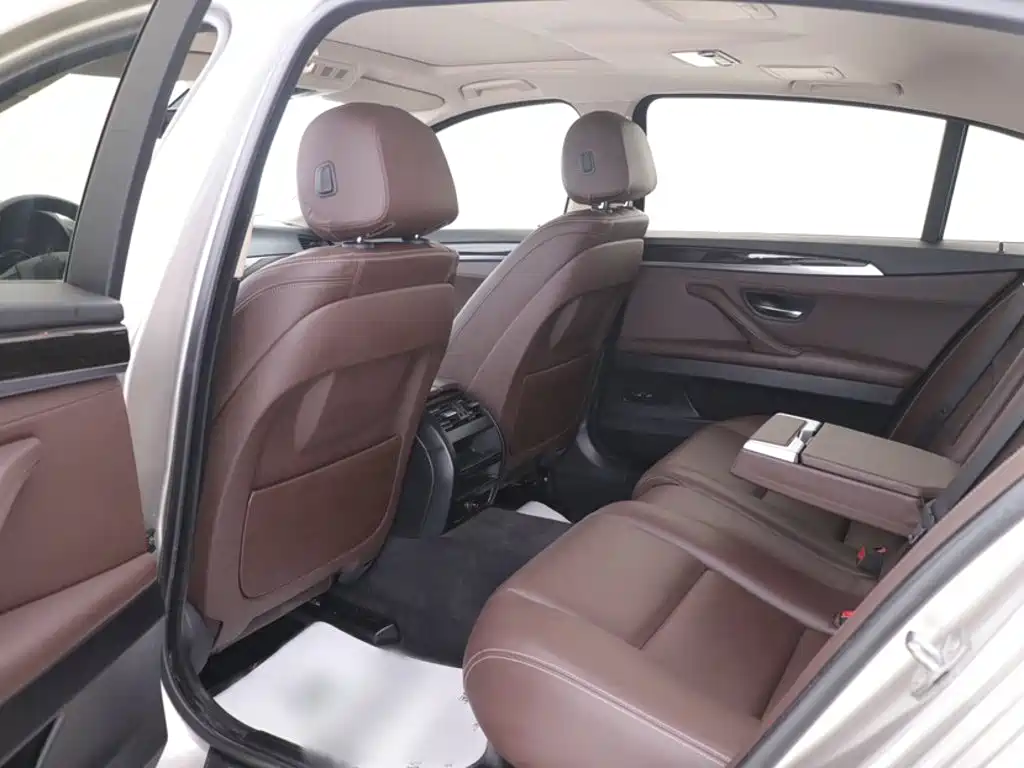 BMW 5 Series 2016 — фото 13