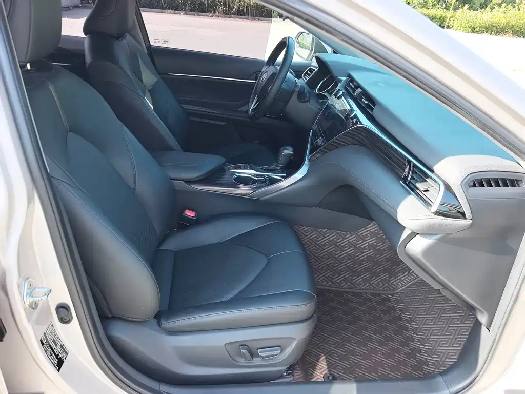 Toyota Camry 2019 — фото 15