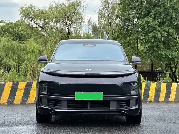 Li Auto L8 2025