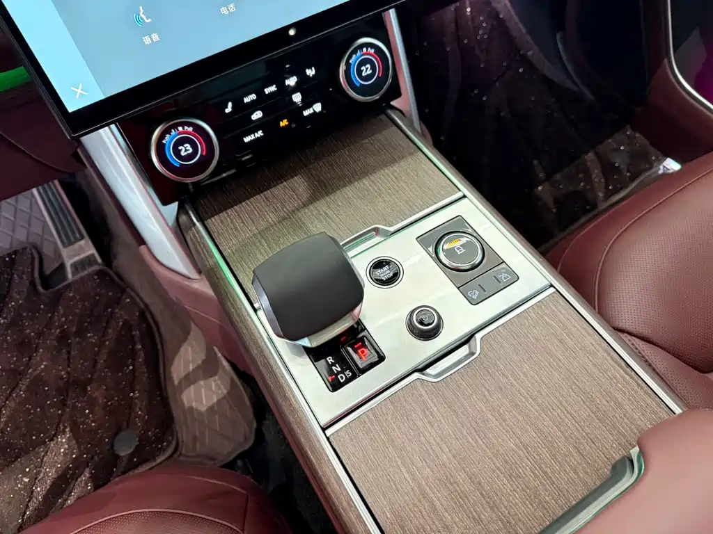 Land Rover Range Rover 2023 — фото 22