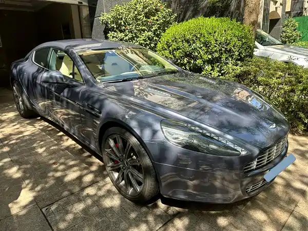 Aston Martin Rapide 2011