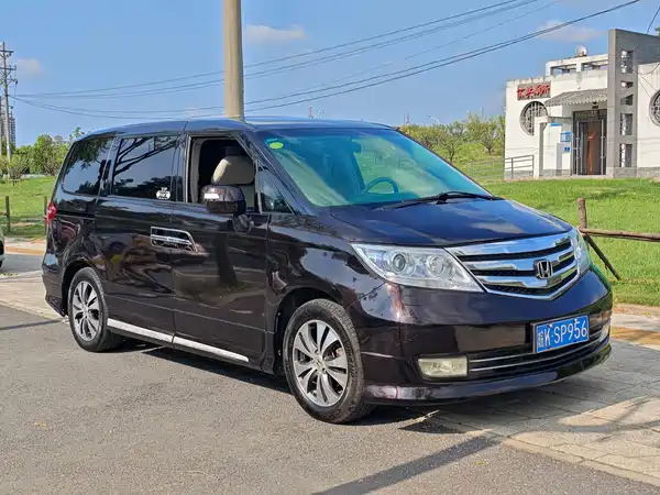Honda Elysion 2014
