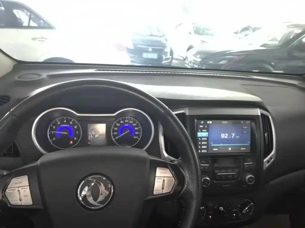 Dongfeng Fengshen AX3 2017 — фото 10
