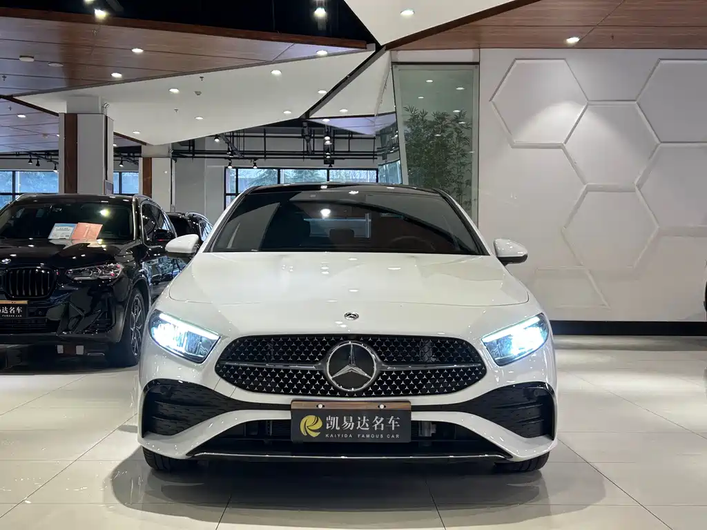 Mercedes-Benz A-Class 2024 — фото 3