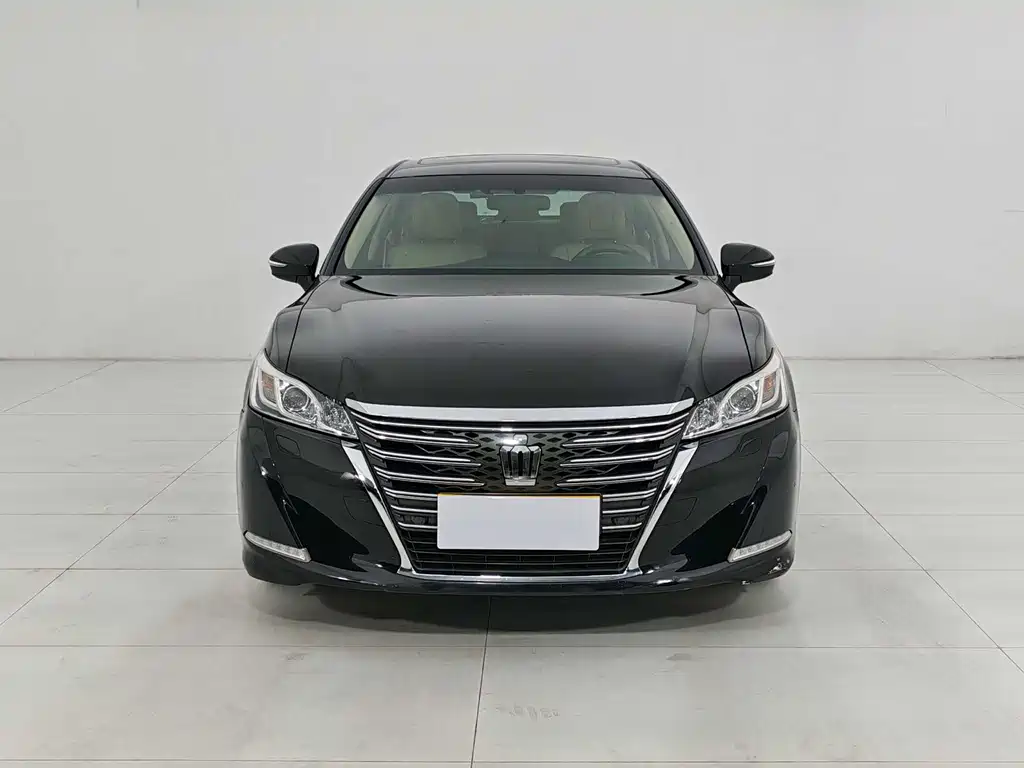 Toyota Crown 2016