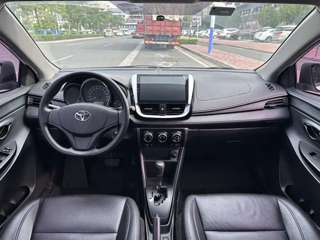 Toyota Yaris L 2018 — фото 12