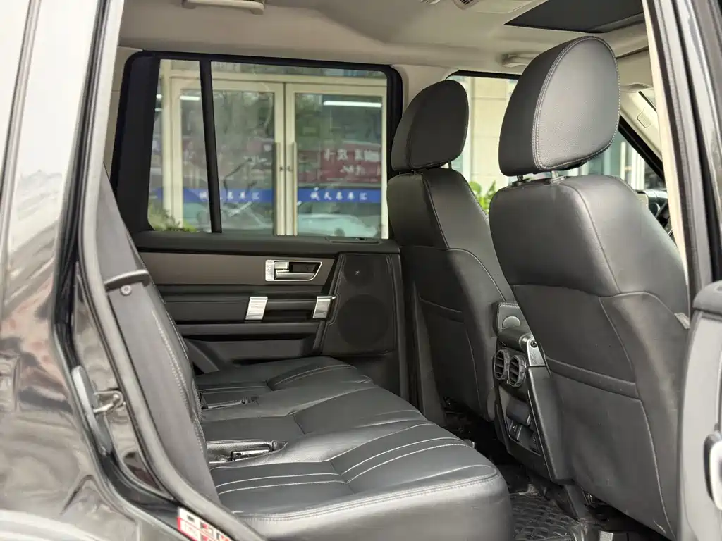 Land Rover Discovery 2016 — фото 12