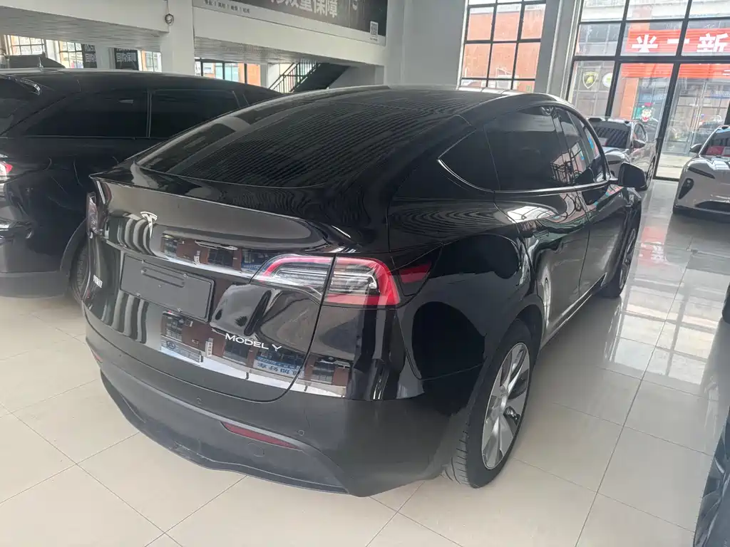 Tesla Model Y 2022 — фото 10