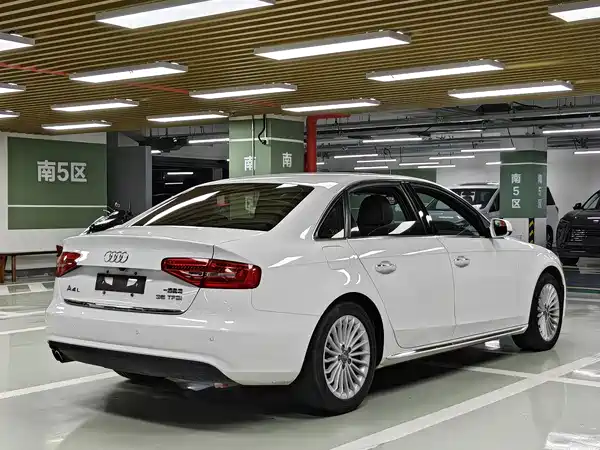 Audi A4L 2016