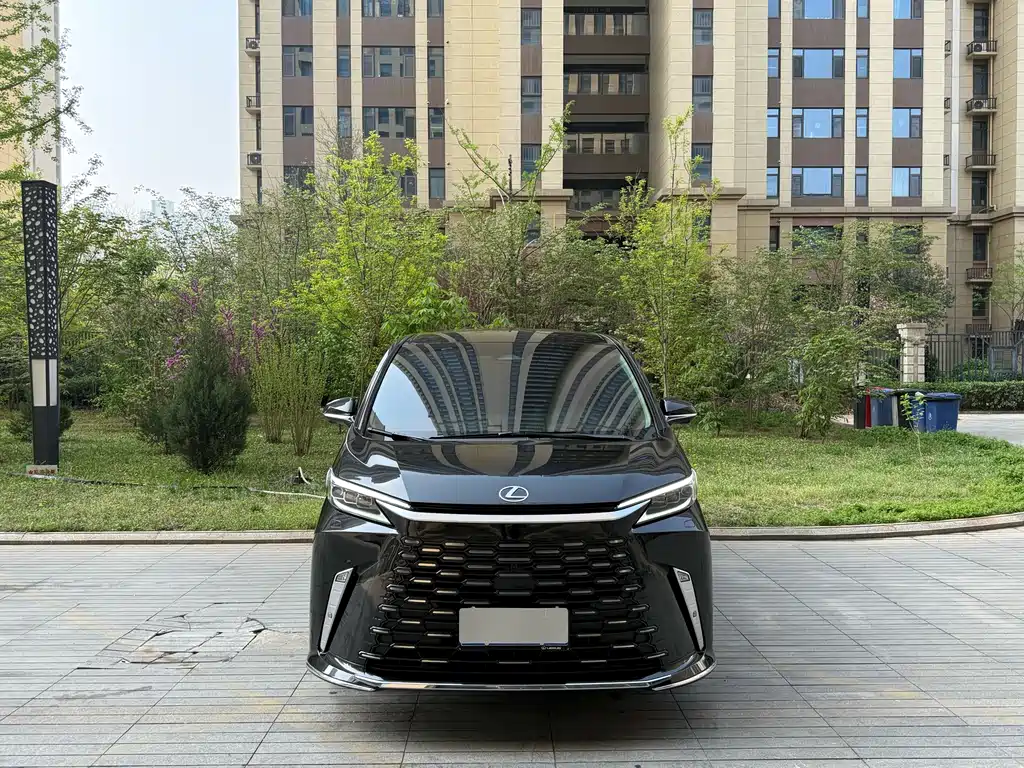 Lexus LM 2024