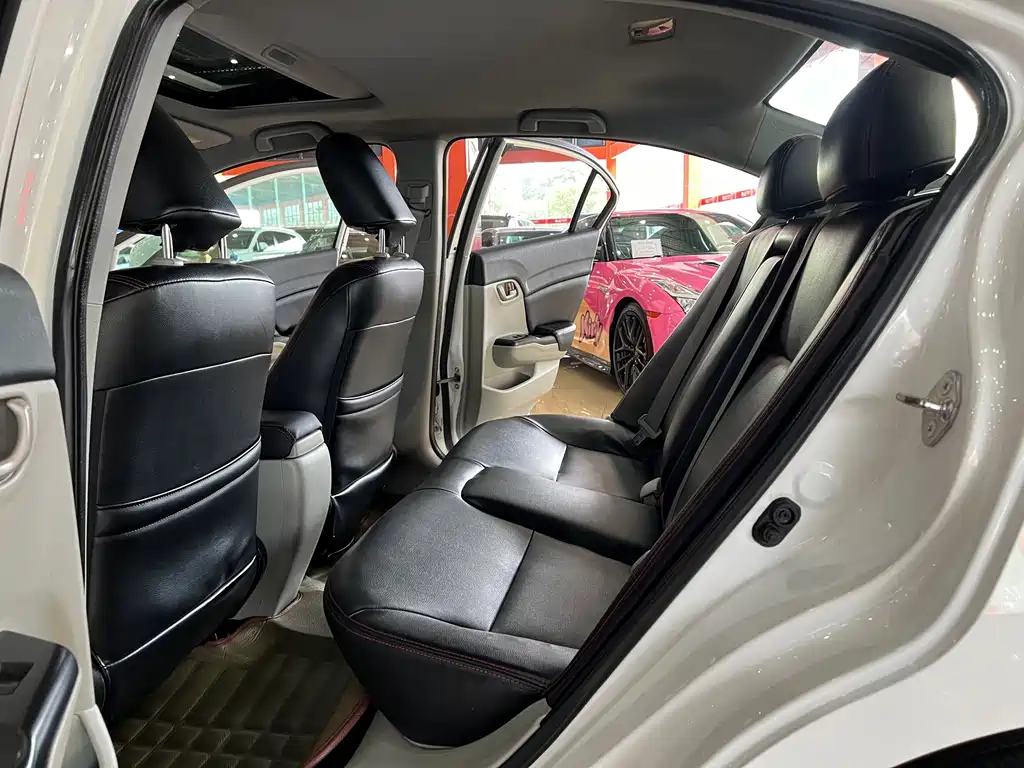 Honda Civic 2015 — фото 10