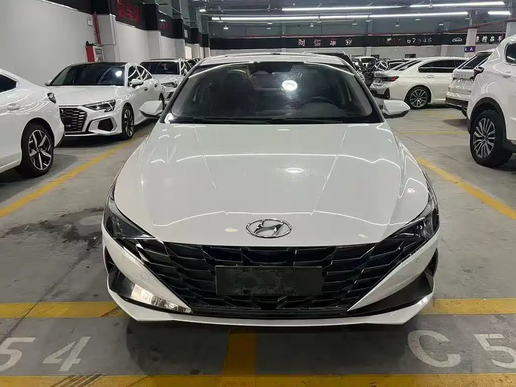 Hyundai Elantra 2022