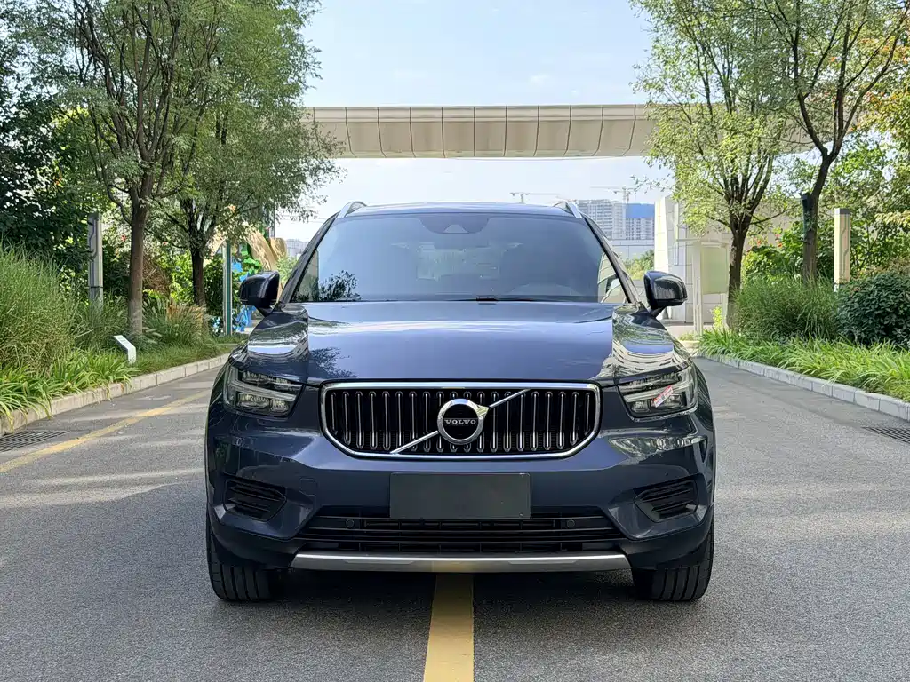 Volvo XC40 2022 — фото 2