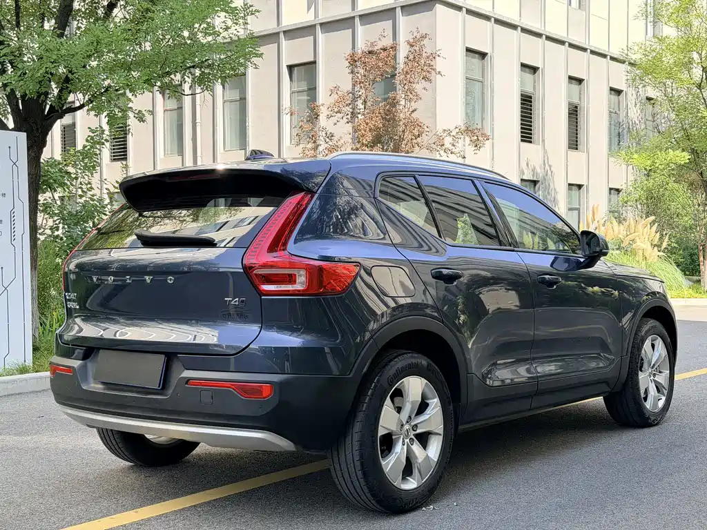 Volvo XC40 2022 — фото 9