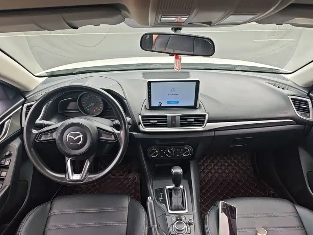 Mazda 3 Axela 2018 — фото 10