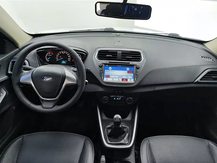 Ford Escort 2017 — фото 12