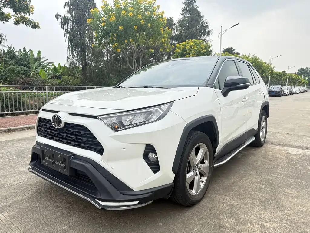 Toyota RAV4 2021 — фото 1