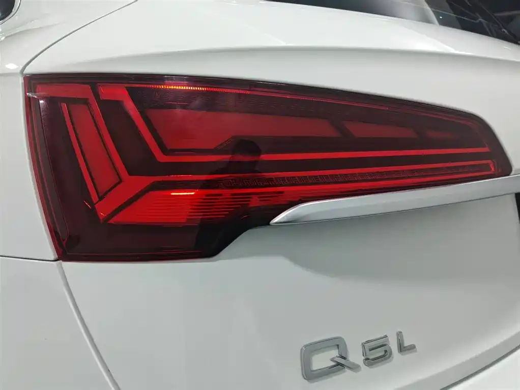 Audi Q5L 2022 — фото 14