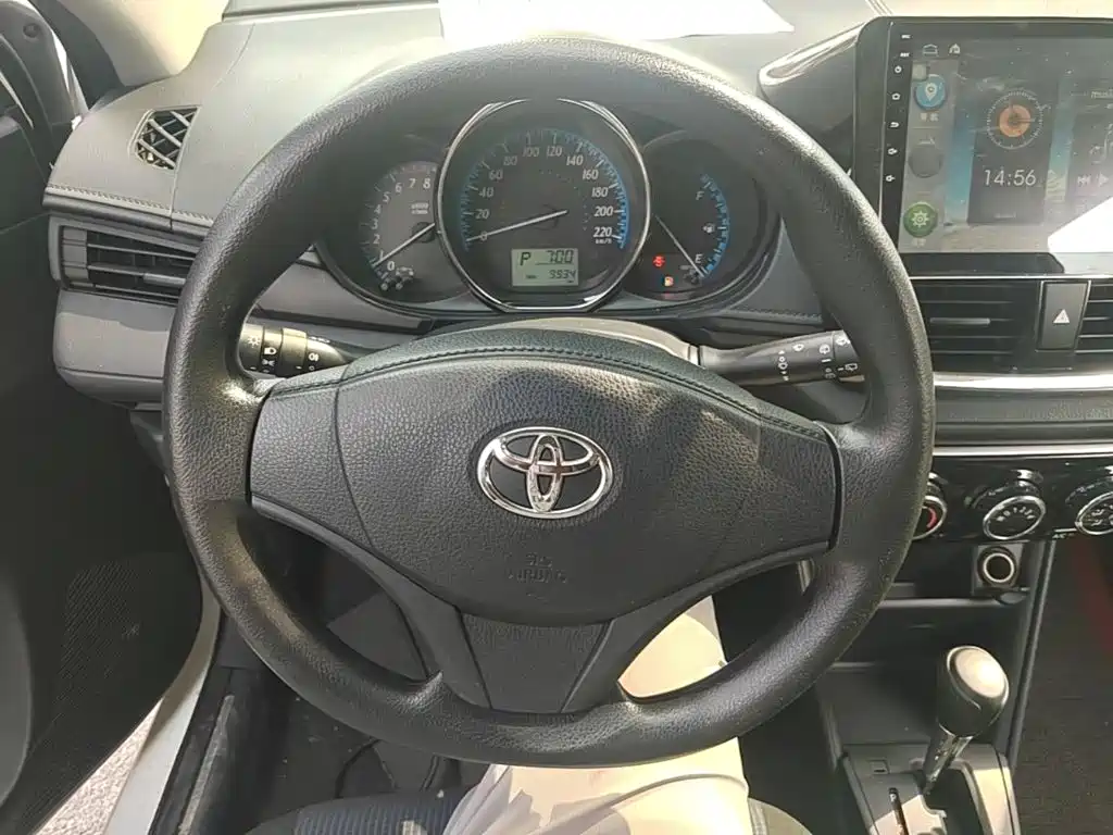 Toyota Yaris L 2017 — фото 11