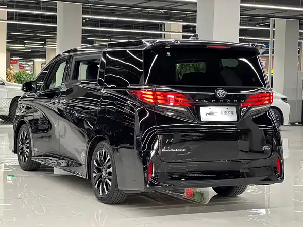 Toyota Alphard 2026