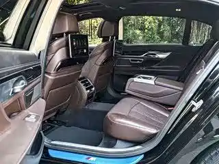 BMW 7 Series 2017 — фото 14