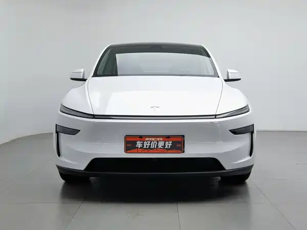 Tesla Model Y 2025