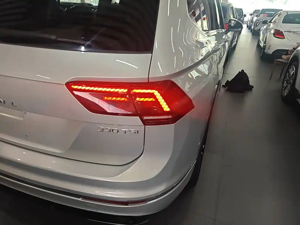 Volkswagen Tiguan L 2021 — фото 8