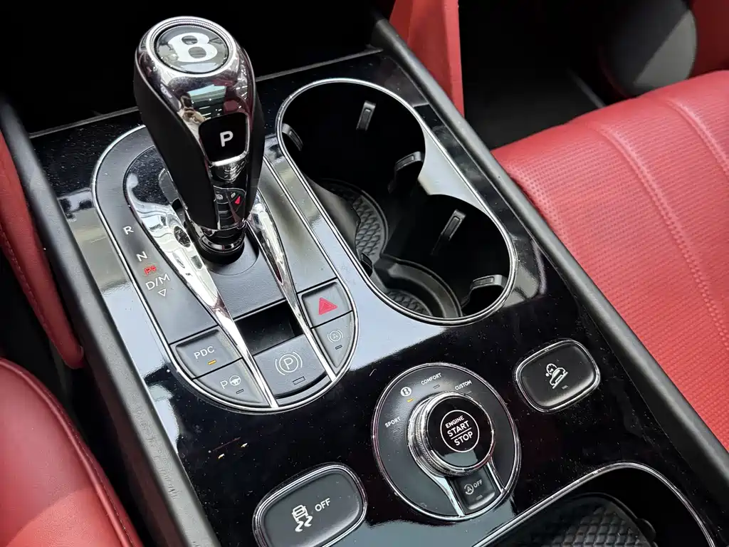 Bentley Bentayga 2019 — фото 11