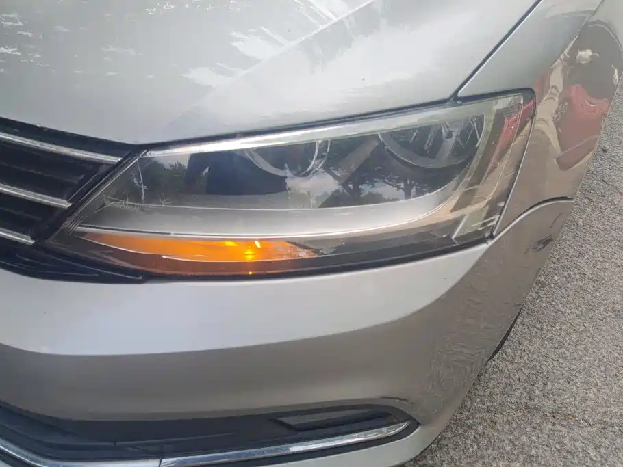 Volkswagen Sagitar 2015