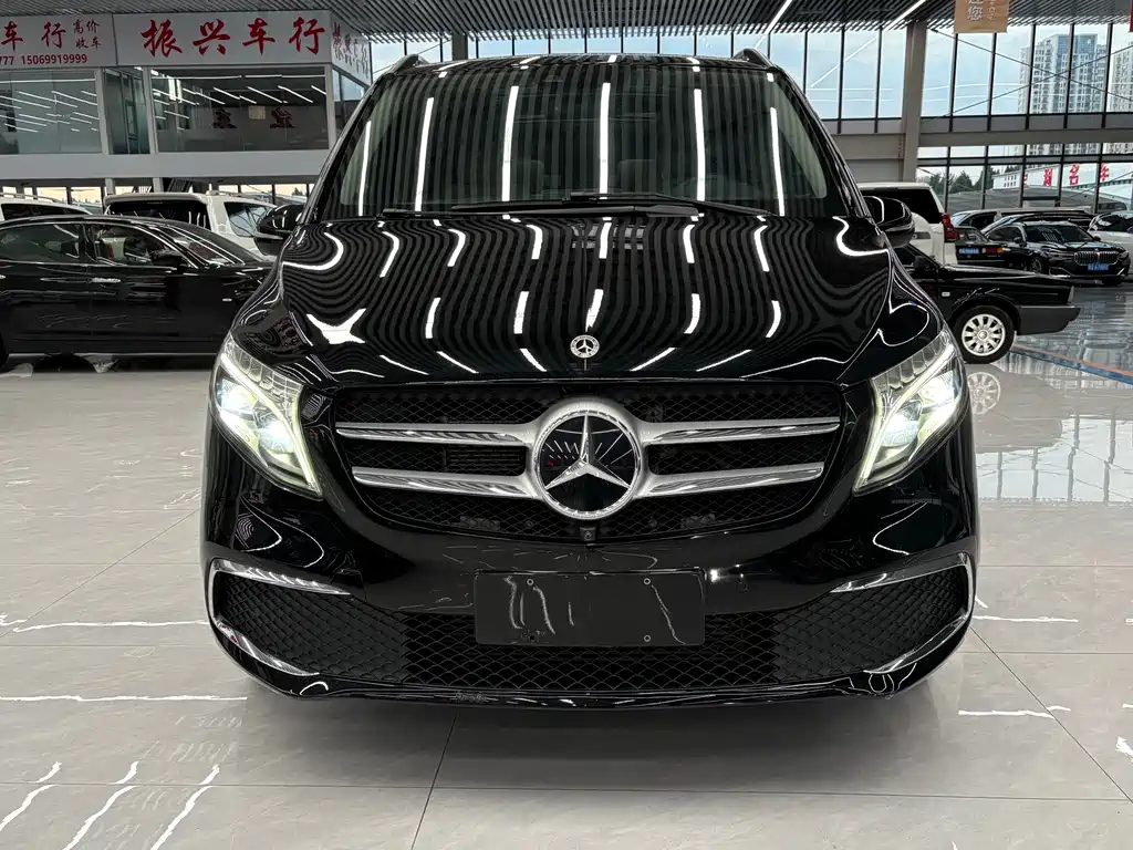 Mercedes-Benz V-Class 2022 — фото 1