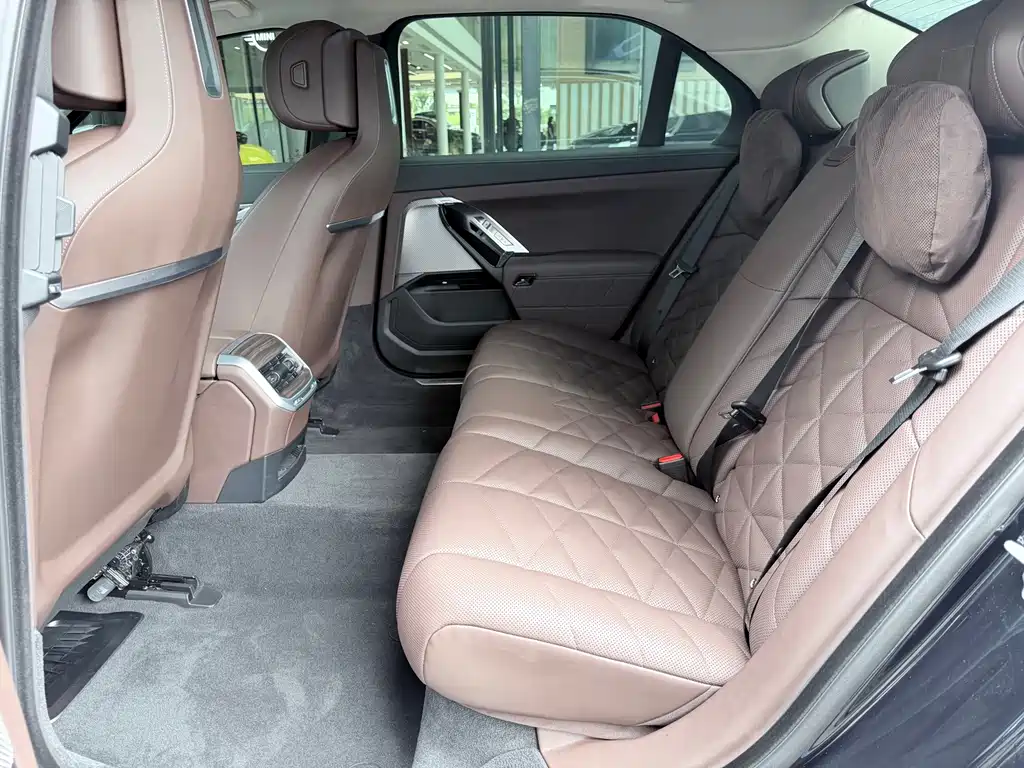 BMW i7 2023 — фото 12