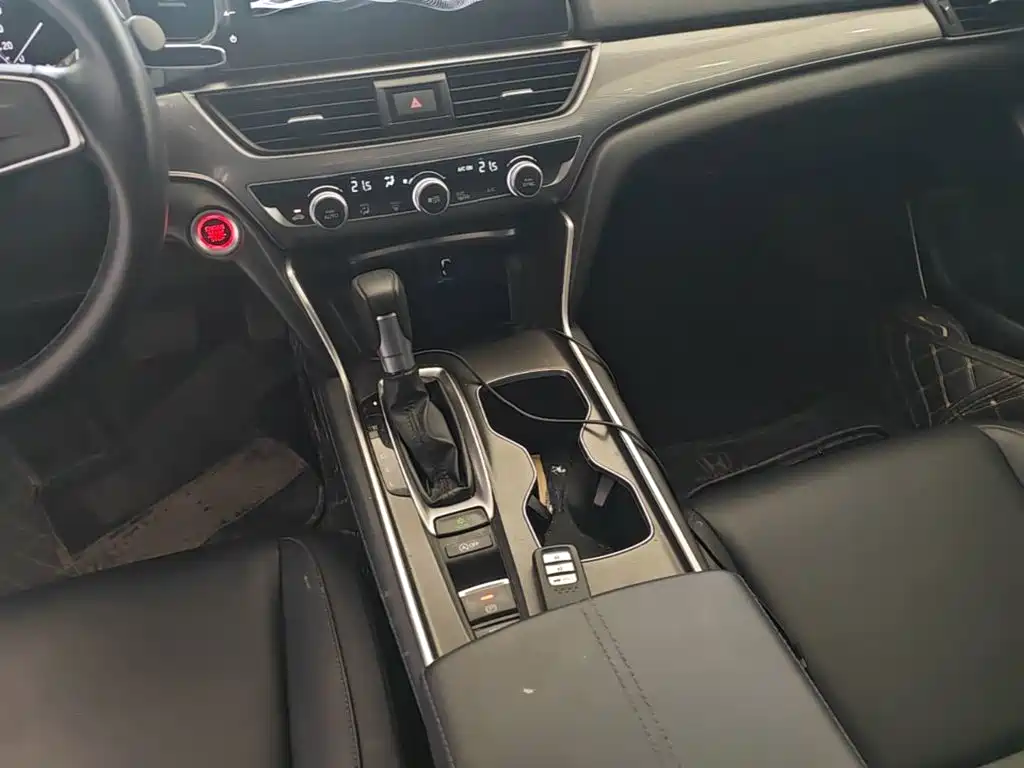 Honda Accord 2022 — фото 10