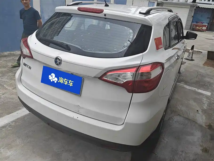 Venucia T70 2015