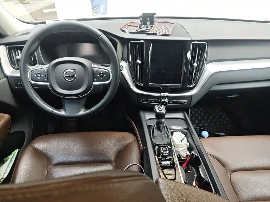 Volvo XC60 2019 — фото 13