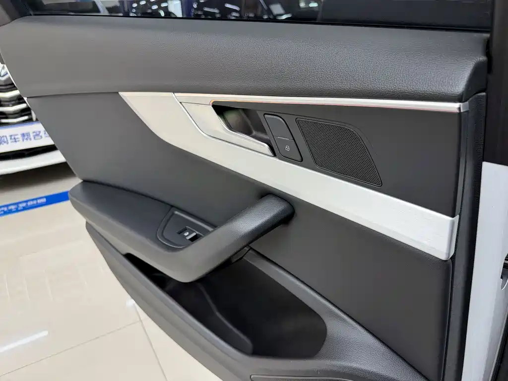 Audi A4L 2018 — фото 14