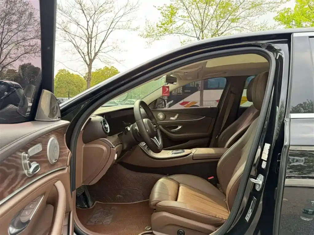 Mercedes-Benz E-Class 2020 — фото 25