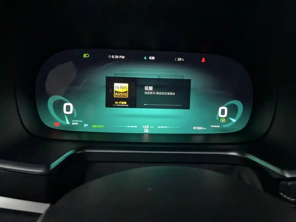 Roewe RX5 New Energy 2019 — фото 9
