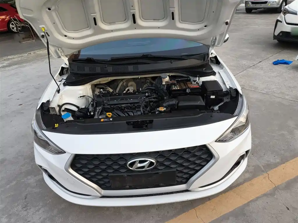 Hyundai Elantra 2019 — фото 16