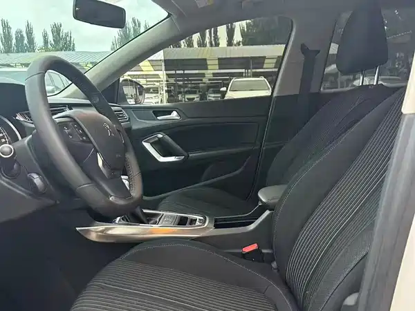 Peugeot 408 2015