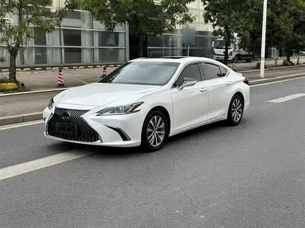Lexus ES 2018