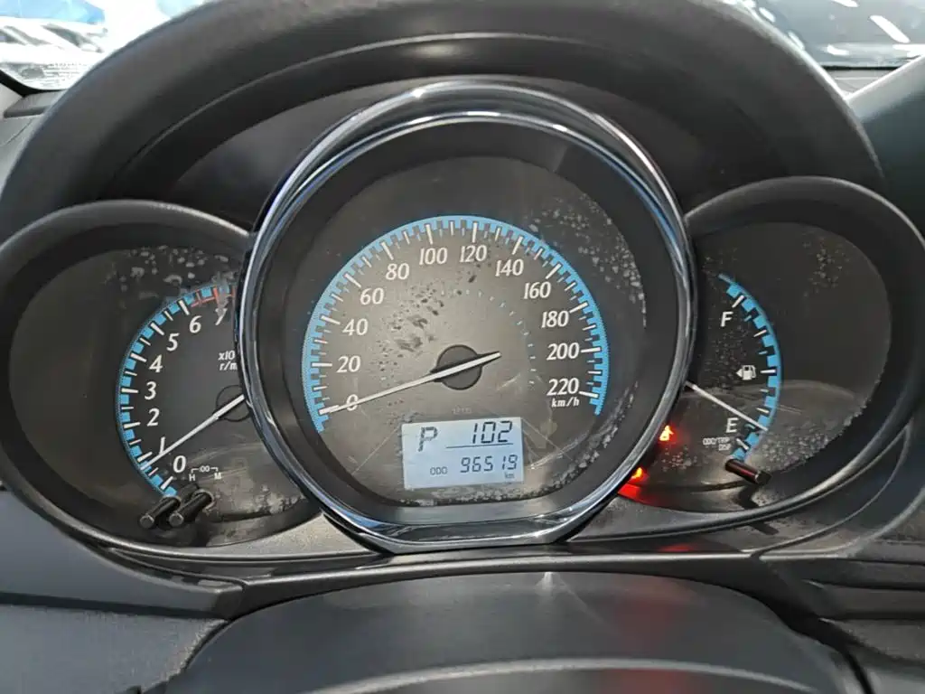Toyota Yaris L 2018 — фото 12