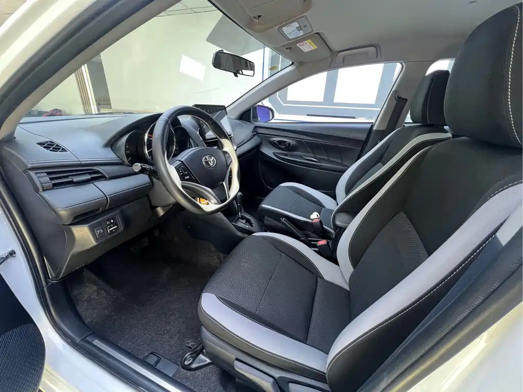 Toyota Yaris L 2022 — фото 7