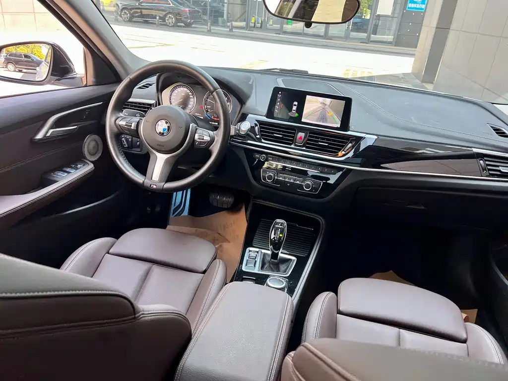 BMW 1 Series 2021 — фото 17