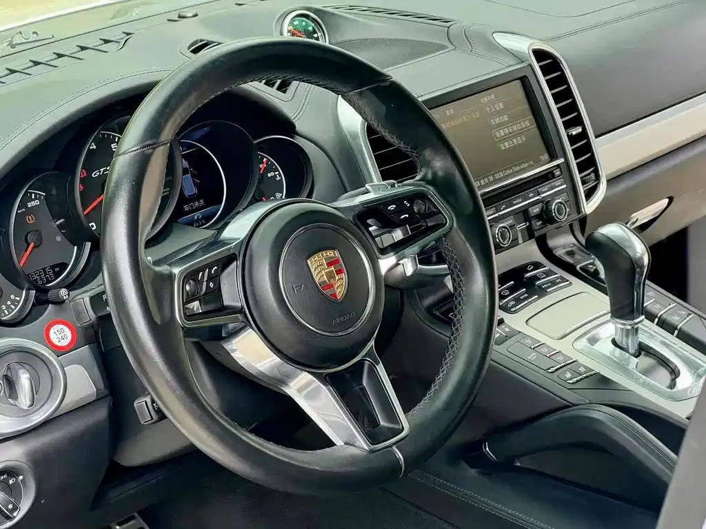 Porsche Cayenne 2016 — фото 16
