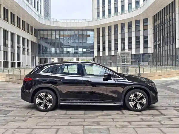 Mercedes-Benz EQE SUV 2025