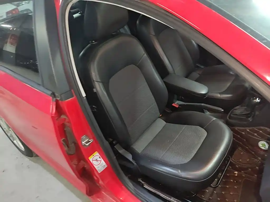 Skoda Rapid Spaceback 2015 — фото 25
