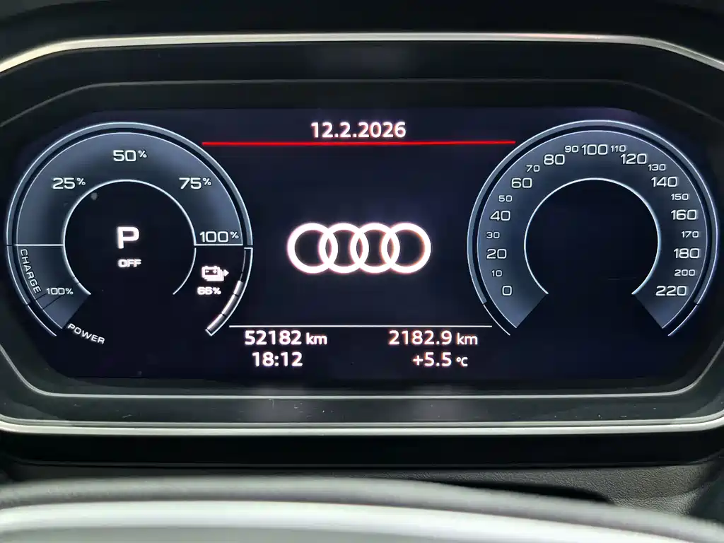 Audi Q4 e-tron 2022 — фото 8