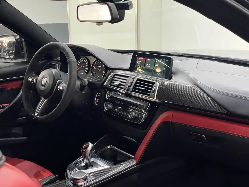 BMW M4 2018 — фото 11
